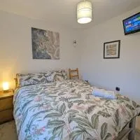 Bright Double Room l Smart TV l 5 Minute Walk from Train Station – hotel w mieście Egerton