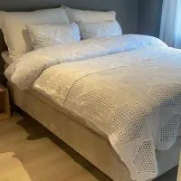 Leilighet midt i sentrum av vakre Hattfjelldal, hotel em Hattfjelldal