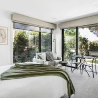 Studio One - Luxe Apartment, across from beach, walk to local shops, ξενοδοχείο σε Mount Martha