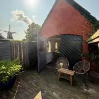 Tiny House De Smederij, hotel en Peize