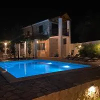 Garci에 위치한 호텔 Holiday home Bilini Dvori - house with swimming pool