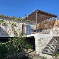 maison de caractère, hotel en Peyroules