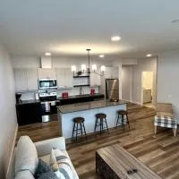 Beachview getaway at the New Carlyle 305 on the Main strip in Grand Bend, hotel Grand Bendben