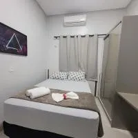Quarto 6 econômico próximo do aeroporto ar condicionado cama de casal, hotel di Marabá