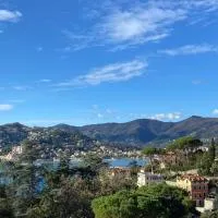 LUX - Elegant sea view apartment Portofino Coast,佐阿利的飯店