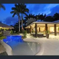 Luxury rainforest eyrie with panoramic views, hotel din Mossman