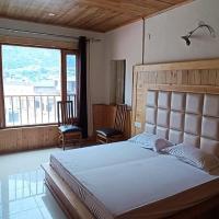 HOTEL ROSHAN REGENCY By seraj heritage, hotel poblíž Letiště Kullu–Manali - KUU, Shamshi