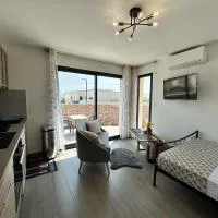 Studio et chambres V I P โรงแรมในเซริญญ็อง