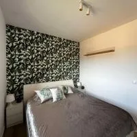 Leaf Apartament Łódź prywatne miejsce parkingowe, hotel v Lodži