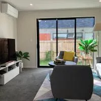 Close to city, 2-bedroom ensuite, comfortable, accessible with own parking, viešbutis mieste Kraistčerčas