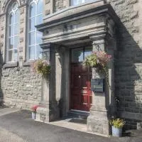 2 Chapel Nazareth, Hotel in Penrhyndeudreath