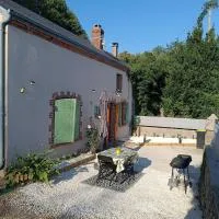 Maison berrichonne WiFi jardin linge, hotell sihtkohas Aigurande