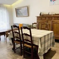 Bright airy family style 7 min walk to beach, מלון בקאלדס ד'אסטרק