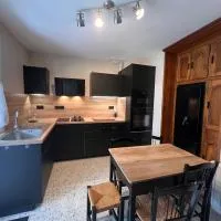 Appartement calme avec jardin dans maison, hotel i Le Poët