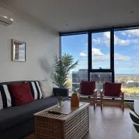 Skyview Retreat Whitehorse Tower, hotel sa Box Hill