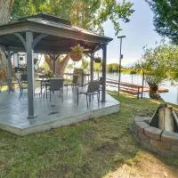 Resort Cabin on the River ~ 21 Mi to Crater Lake!, hotel di Chiloquin