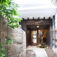 ワインとお宿千歳Chitose, hotel em Monju