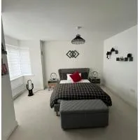Bedroom in West Sussex with locks,Private Bathroom & Free Parking, hotel a Pulborough