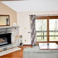 Ski-In Ski-Out Camelback Village Townhouse - 100 YDS From The Mountain, viešbutis mieste Crescent Lake