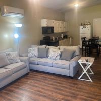 Waco Charm A Petite Guesthouse Getaway, hotel near Waco Regional Airport - ACT, Waco