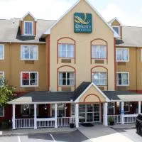 Quality Inn & Suites Cincinnati Sharonville، فندق في شارونفيل