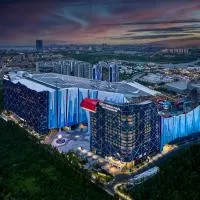 Crowne Plaza Shanghai Snow World by IHG، فندق في Zhenghai