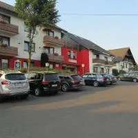 Hotel zur Burg Nürburg-ring, hotell i Nürburg