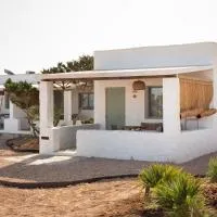 Apartamentos Punta Rasa: Cala Saona'da bir otel