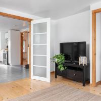 Bright and Lofty 2BR in Gatineau, hotel near Executive Gatineau-Ottawa Airport - YND, Gatineau