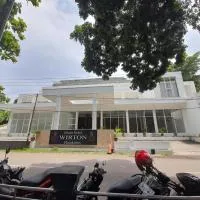 Beach Hotel Wirton Batukaras: Batukaras şehrinde bir otel