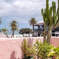 Casa Caprice - a 3 bed home steps from the beach, Hotel in Kapstadt