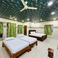Hotel RPR grand, מלון בNarasaraopet