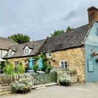 The Old Pheasant, מלון בGlaston