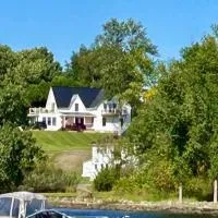 Gray's Manor - Lake Memphremagog, hotel i Newport