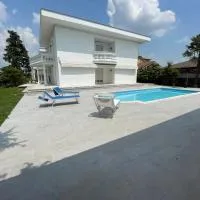 Villa Daniela, hotel Lainatéban