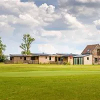 Cottages du Golf Fleuray-Amboise, hotel sa Cangey