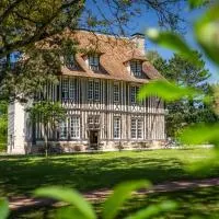 Les Manoirs des Portes de Deauville - Small Luxury Hotel Of The World، فندق في دوفيل