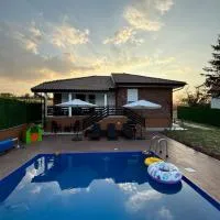 Village Relax House, hotel em Čerević