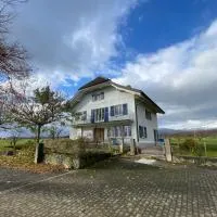 B&B Domaine En Trembley, hotelli kohteessa Commugny