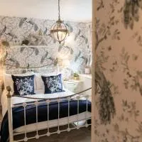 Peacock Room at Field View Cottage, hotel u gradu 'Eccleston'
