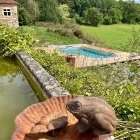 Chambre à Avot Bourgogne avec piscine, готель у місті Avot