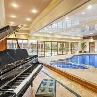 Entire Maggie's Guesthouse - free cinema, pool, spa, tennis court, karaoke, more!, hotel di Warrandyte