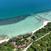 Angthong Beach Resort: Koh Phaluai şehrinde bir otel