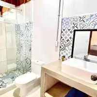 Minutes away to the beach ¨Playa Blanca¨, hotel i Paraíso