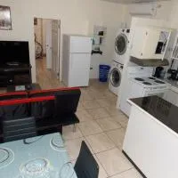 Trincity  में, होटल Stewart Apt- Trincity, Airport, Washer, Dryer, Office, Cable , WiFi