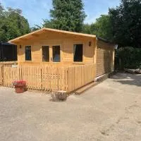 Oak Tree Cabin, отель в городе Калдикот