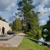 Rabbit Hole Hotel – hotel w mieście Laiksaare
