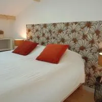 "Studiocaroline44", 2 studios entre la ville et la mer, parking, cuisine, moins de 15min de l'aéroport, hotel u gradu 'Bouaye'