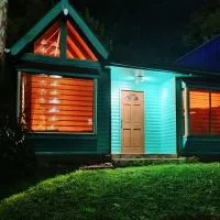 Cabaña Drak Bosque y Mar, hotelli kohteessa Tomé