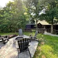 Moon Willow - one level cabin with 2 master suites، فندق في Walnut Grove